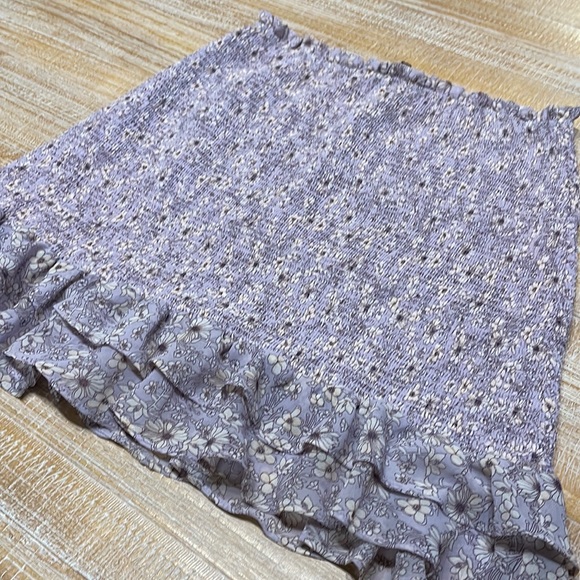 Floral 1. State skirt size M - Picture 2 of 2